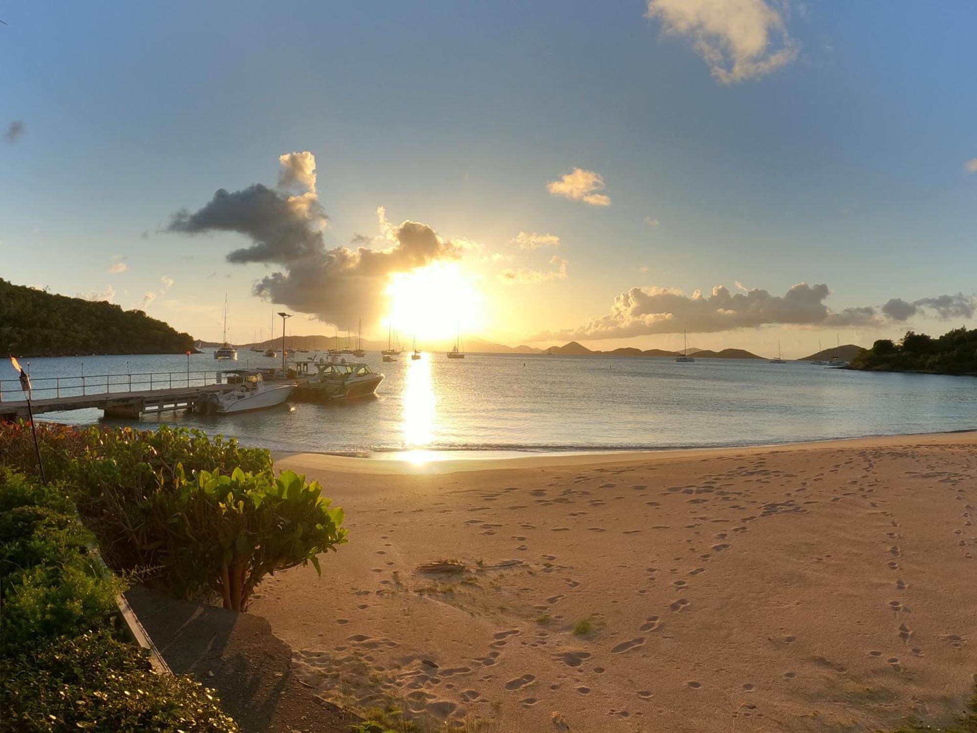 Beautiful Honeymoon Suite At Sunset Serenade Cruz Bay ภายนอก รูปภาพ